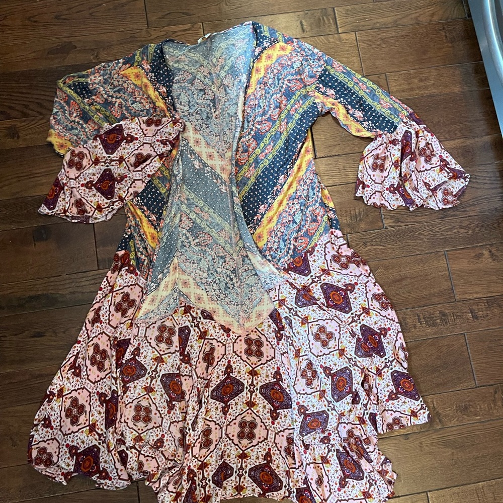 Umgee kimono with flutter sleeves and fluttered at the bottom.